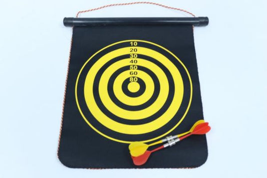 مجموعة لوح السهام المغناطيسي القابل للطي من Athlete Home | لعبة داخلية آمنة مع 6 سهام | مثالية للمرح العائلي واستراحات المكتب وتمرين الدقة | محمولة وآمنة على الحائط