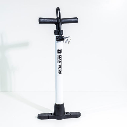منفاخ أرضي احترافي Man Pump من أثليت هوم: منفاخ يدوي قوي للكرات الرياضية والدراجات والمطاطيات - مزود بوصلات متعددة لكل المعدات