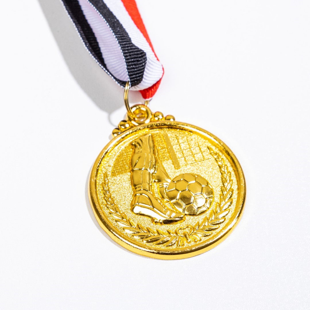 ميدالية البطل الذهبية من Athlete Home لرفع الأثقال وكمال الأجسام | جائزة مسابقات مميزة بشريط بألوان مصر | مثالية للبطولات والفعاليات وتحديات اللياقة البدنية