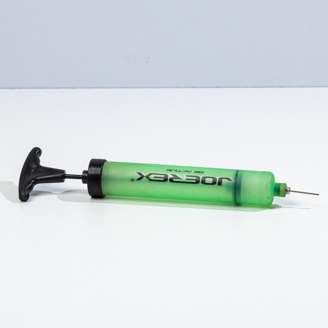 منفاخ كورة يدوي محمول من TK Lifestyle - منفاخ صغير بإبر لكرة السلة، القدم، الطائرة وجميع الكرات الرياضية