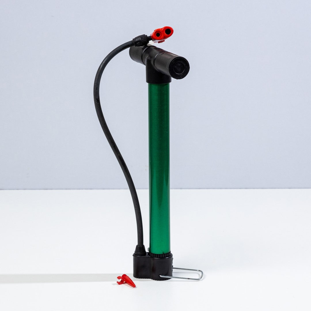 منفاخ أرضي احترافي Man Pump من أثليت هوم: منفاخ يدوي قوي للكرات الرياضية والدراجات والمطاطيات - مزود بوصلات متعددة لكل المعدات