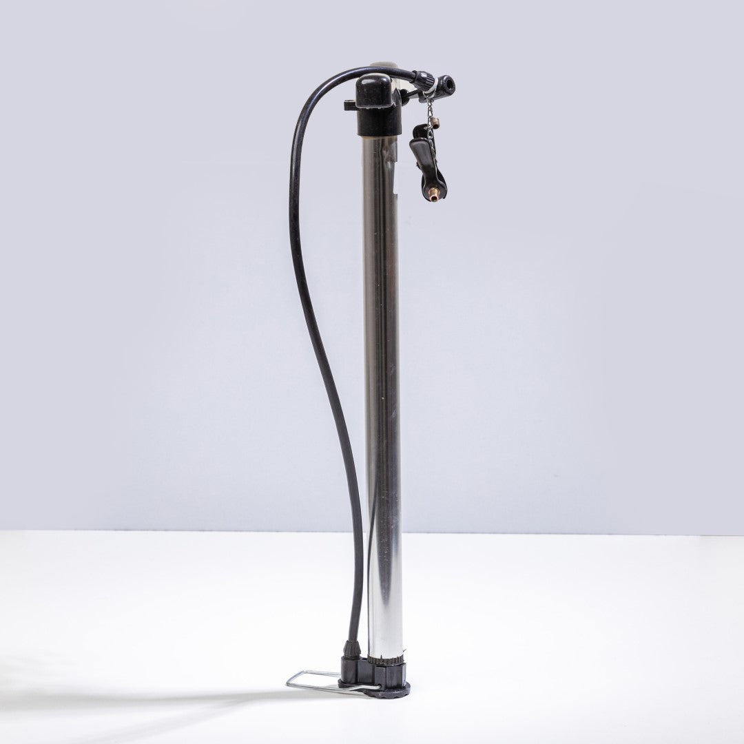 منفاخ أرضي احترافي Man Pump من أثليت هوم: منفاخ يدوي قوي للكرات الرياضية والدراجات والمطاطيات - مزود بوصلات متعددة لكل المعدات
