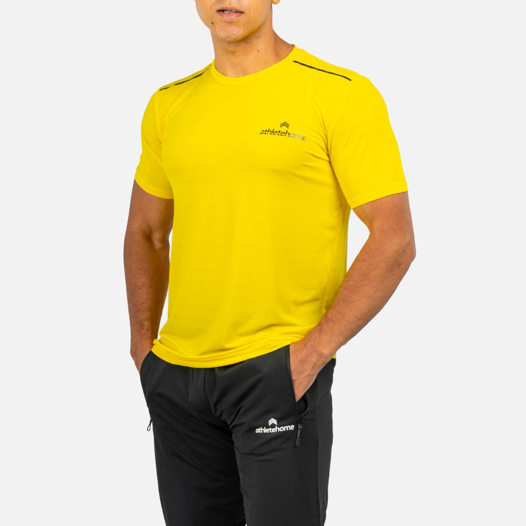 طقم تدريب رجالي Velocity من Athlete Home: تيشيرت Endurance مخطط للأداء وبنطلون رياضي Tapered | طقم خفيف الوزن يسمح بالتهوية للجيم والجري