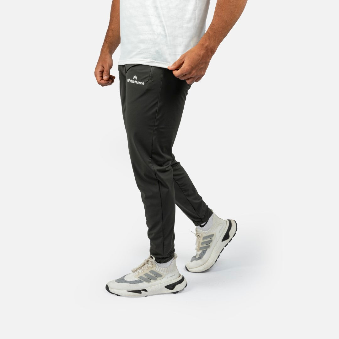 طقم تدريب رجالي Velocity من Athlete Home: تيشيرت Endurance مخطط للأداء وبنطلون رياضي Tapered | طقم خفيف الوزن يسمح بالتهوية للجيم والجري