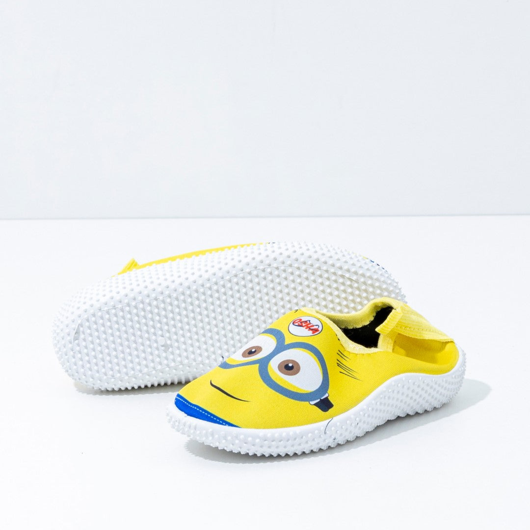 حذاء "السيارة السريعة" المائي للأطفال من OSKA | حذاء بحر مانع للانزلاق وسريع الجفاف للشاطئ وحمام السباحة | تصميم سيارة ممتع للأولاد والأطفال