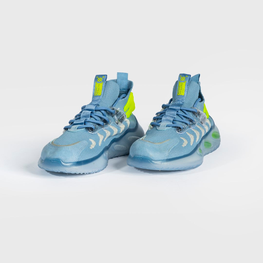 حذاء ترينر كينتيك-فلكس باللون العاجي والأزرق | سنيكرز للجنسين بأسلوب التك-وير مع وسائد هوائية | حذاء عالي الأداء للجيم والأناقة اليومية في مصر