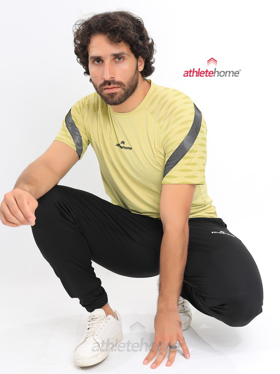طقم تدريب رياضي للرجال من Athlete Home | ينطلون وتيشيرت بأكمام قصيرة | مُـناسب للرياضة ومريح