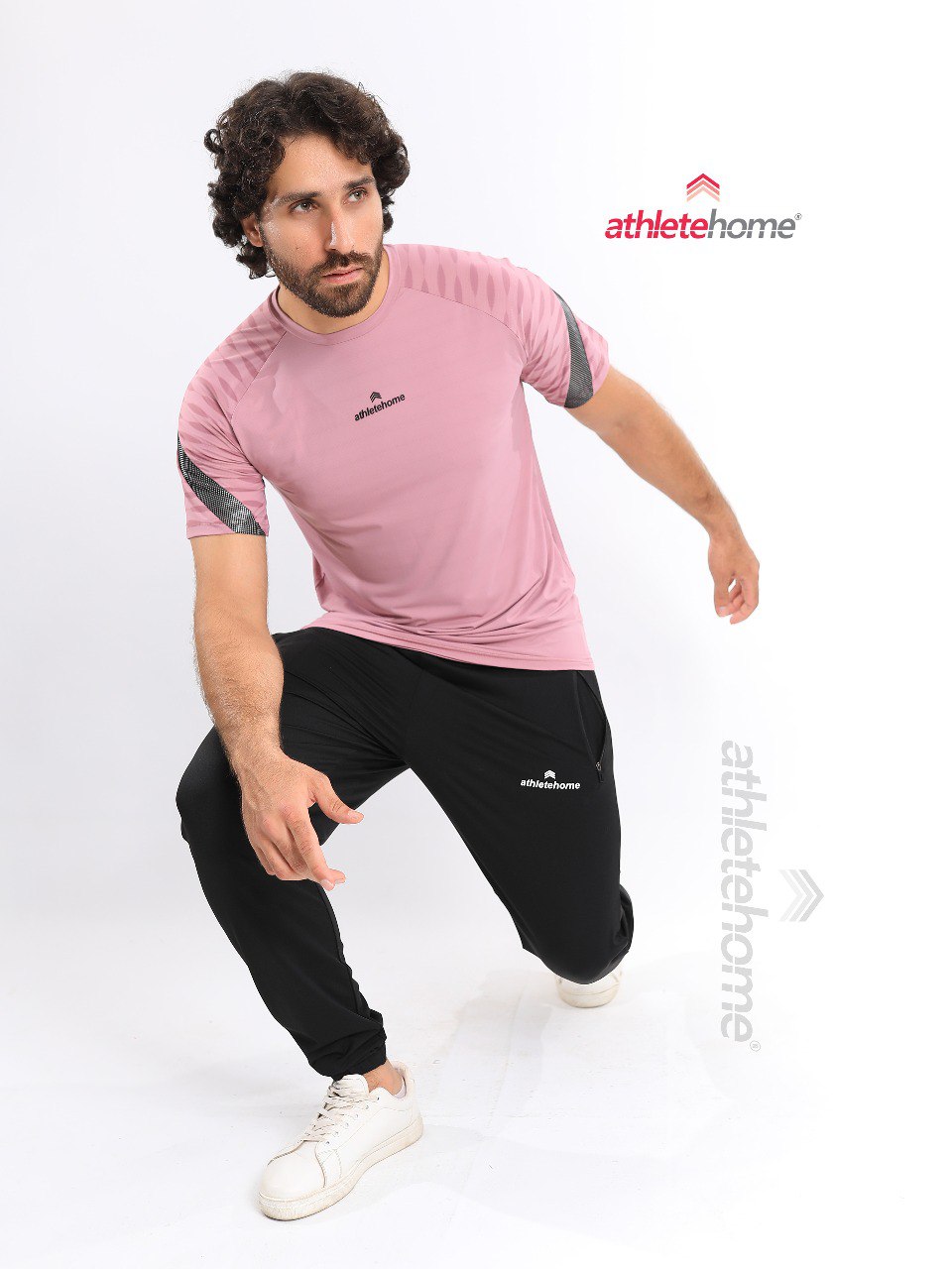 طقم تدريب رياضي للرجال من Athlete Home | ينطلون وتيشيرت بأكمام قصيرة | مُـناسب للرياضة ومريح