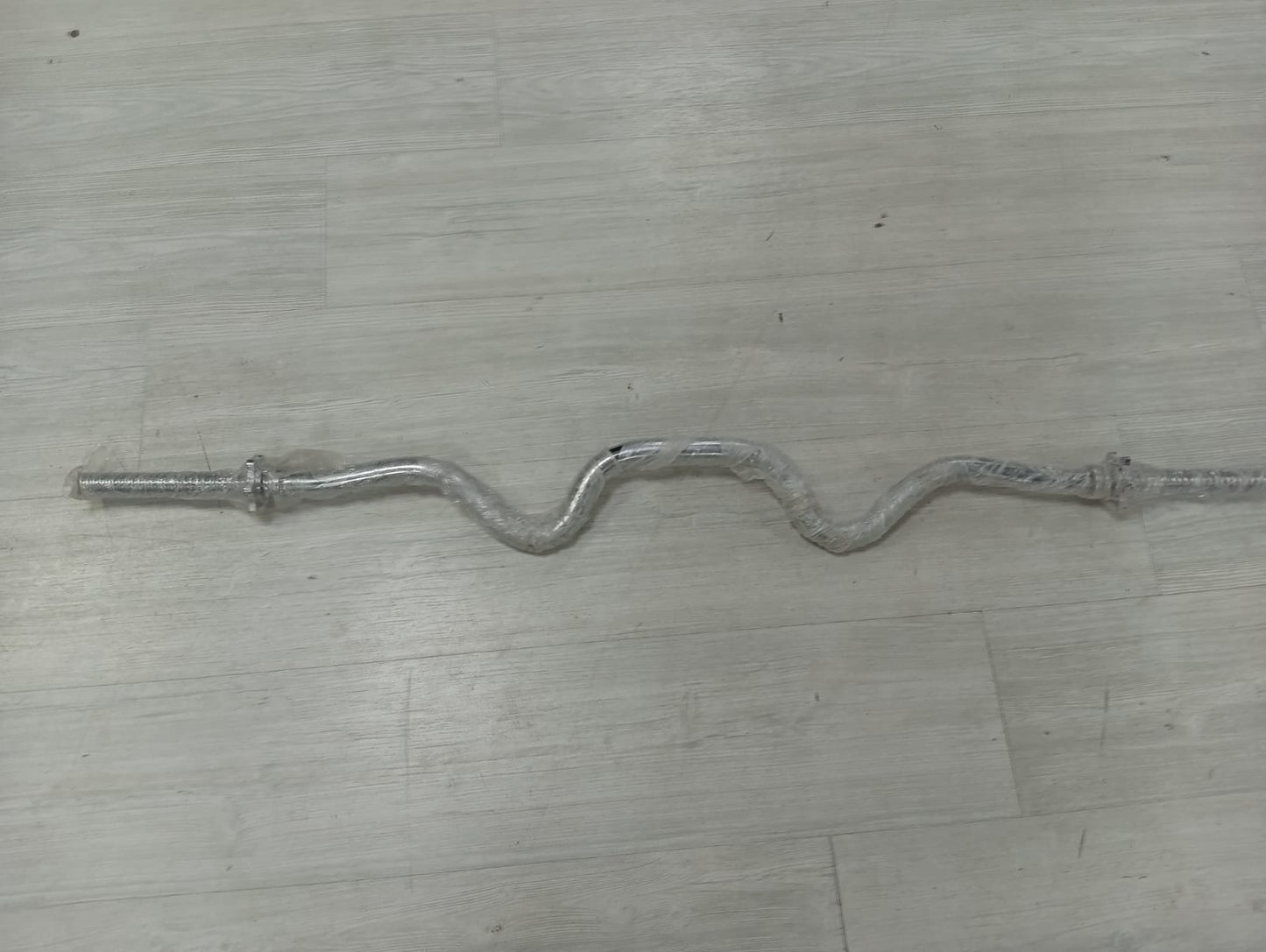 بار متعرج (EZ Curl) احترافي لرفع الأثقال مع أقفال محكمة | بار مريح لعضلات البايسبس والترايسبس للصالة الرياضية المنزلية والتمارين الاحترافية