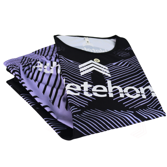 طقم "تدفق الطاقة" النسائي عالي الأداء من أثليت هوم | توب وشورت بخصر عالي يسمح بالتهوية للجيم والهيت واليوجا | طبعة جرافيك باللونين اللافندر والأسود