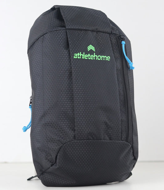 شنطة ظهر رياضية Performance من Athlete Home - شنطة جيم خفيفة ومضغوطة بحزام واحد من قماش "ريبستوب" فائق المتانة بنقشة خلية النحل، مثالية للتمرين والجري والاستخدام اليومي في القاهرة