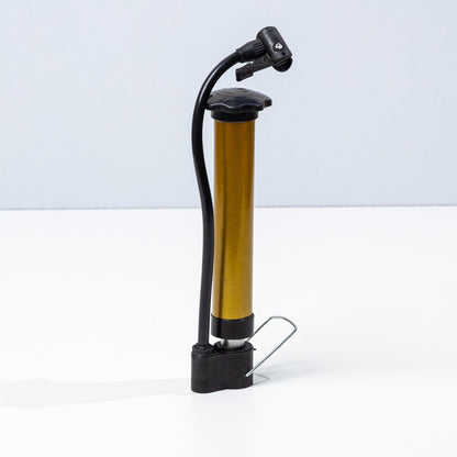 منفاخ أرضي احترافي Man Pump من أثليت هوم: منفاخ يدوي قوي للكرات الرياضية والدراجات والمطاطيات - مزود بوصلات متعددة لكل المعدات