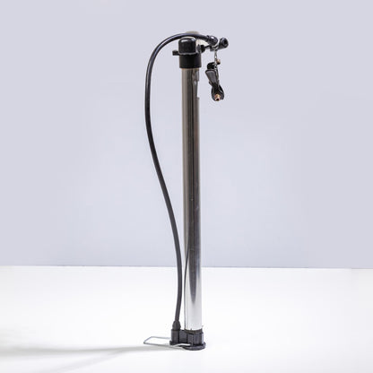 منفاخ أرضي احترافي Man Pump من أثليت هوم: منفاخ يدوي قوي للكرات الرياضية والدراجات والمطاطيات - مزود بوصلات متعددة لكل المعدات