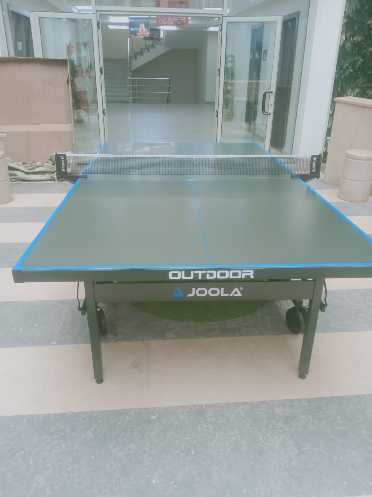 طاولة تنس طاولة خارجية احترافية قابلة للطي بعجلات – ترابيزة بينج بونج للحديقة والمنزل والتدريب الرياضي