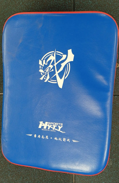 وسادة ضربات الملاكمة والركل بريميوم من اتليت هوم – درع تدريب احترافي (Kick Shield) شديد التحمل للـ MMA، الكيك بوكسينغ، والموياي تاي – كوتش جارد لامتصاص الصدمات العالية