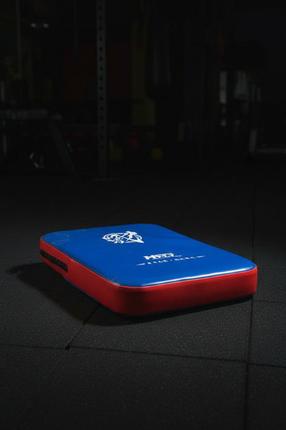 وسادة ضربات الملاكمة والركل بريميوم من اتليت هوم – درع تدريب احترافي (Kick Shield) شديد التحمل للـ MMA، الكيك بوكسينغ، والموياي تاي – كوتش جارد لامتصاص الصدمات العالية
