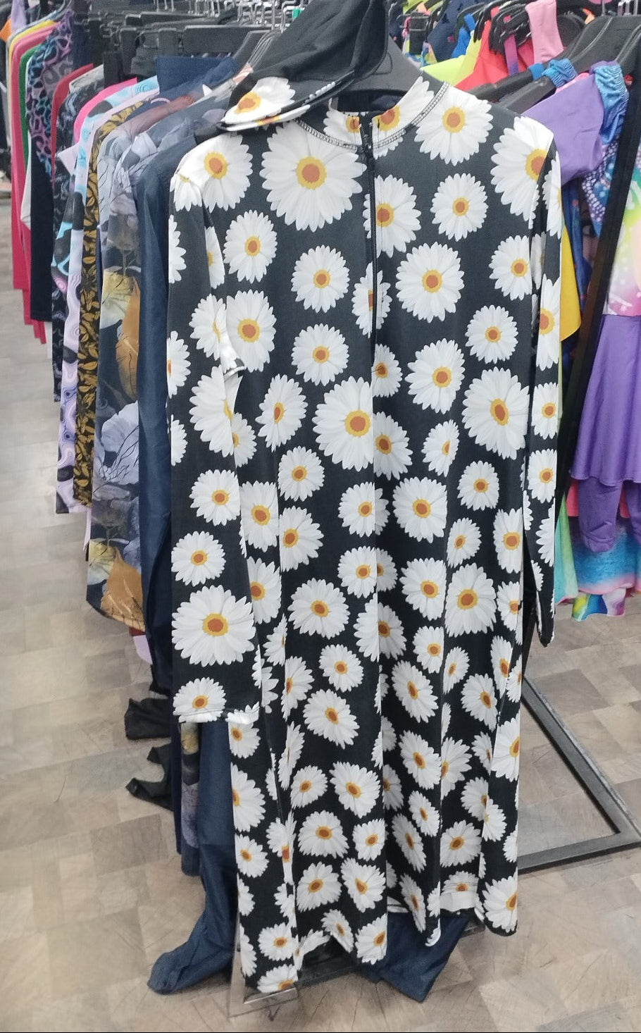بدلة سباحة محتشمة كاملة حريمي (بوركيني بنقشة الأقحوان) من أثليت هوم | مايوه للمحجبات سريع الجفاف ومقاوم للكلور بسحاب أمامي للتمارين المائية والشاطئ