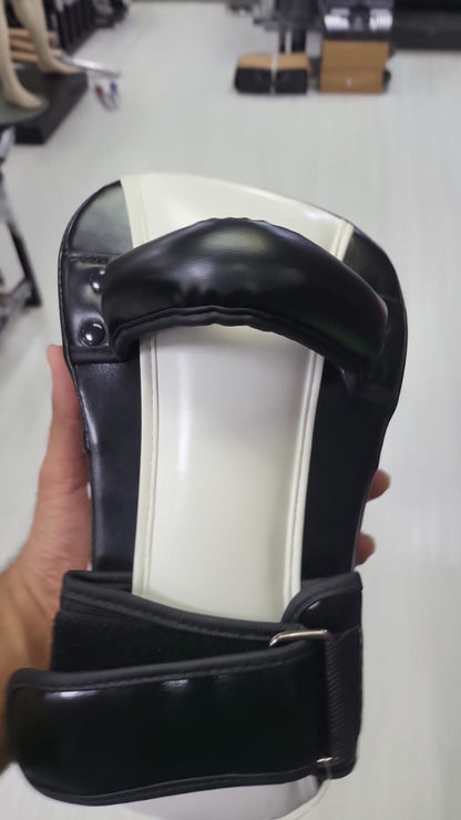 وسادة ركل تايلاندية احترافية شديدة التحمل من تراك (Track Thai Kick Pad) – وسادة ضربات ودروع تدريب الفنون القتالية، الكيك بوكسينج، الـ MMA، وتدريبات اللياقة الشديدة