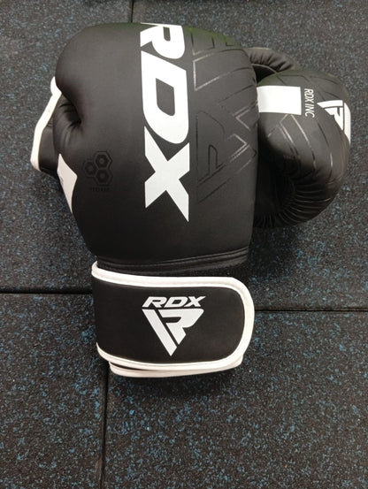 قفازات ملاكمة RDX F7 Ego مع تقنية Loma Tech™ | قفازات احترافية للتدريب والسبارنج للملاكمة والمواي تاي والكيك بوكسينج | جلد Maya Hide™ لتمارين كيس الملاكمة والوسائد